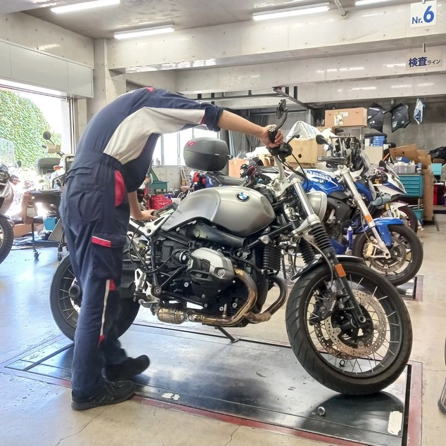 BMW正規ディーラーでのバイク整備・メカニック募集・未経験&無資格大歓迎!必要なのは二輪への想い!年間休日125日以上【江東区】