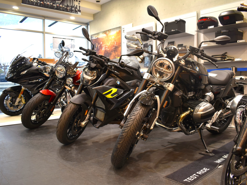 BMWバイクの販売スタッフ募集!セールス経験なしでも大歓迎!必要なのは二輪への想い!年間休日125日以上【流山市】