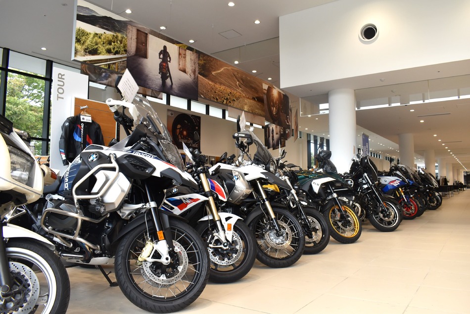 年休127日/完全週休2日/BMW正規ディーラー【江東区】　BMWバイクの反響営業　販売経験者優遇